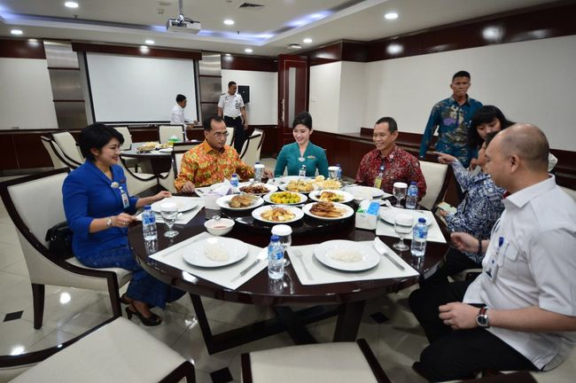 Kisah di Balik Makan Siang Menhub dengan Pramugari Garuda