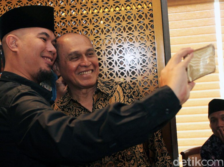 Ahmad Dhani Rogoh Jutaan Rupiah untuk 1000 Balon di Ultah Shafeea Ahmad Dhani Rogoh Jutaan Rupiah untuk 1000 Balon di Ultah Shafeea