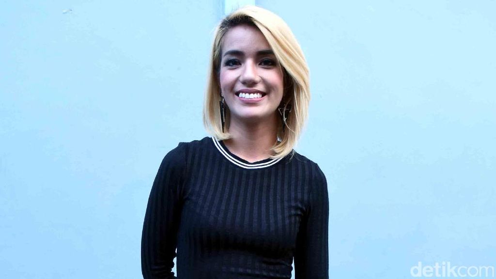 Kecelakaan Mobil di Semanggi, Artis Sheila Marcia Luka di Kepala Kecelakaan Mobil di Semanggi, Artis Sheila Marcia Luka di Kepala