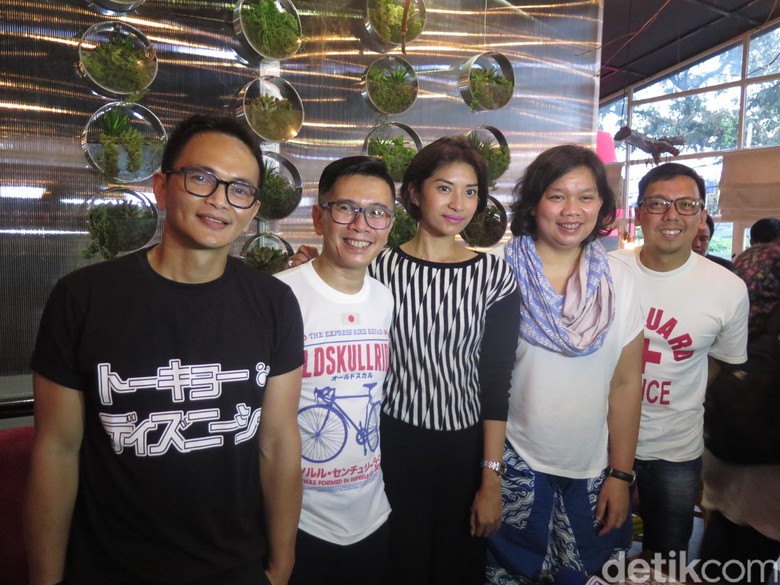 Sakit Parah, Oon Project Pop Dapat Bunga dari Ahok Sakit Parah, Oon Project Pop Dapat Bunga dari Ahok
