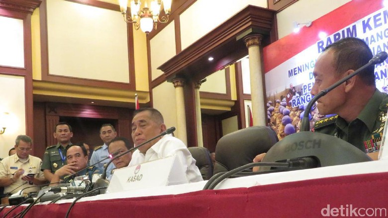Menhan Minta Alutsista Berasal Industri Pertahanan Dalam Negeri Menhan Minta Alutsista Berasal Industri Pertahanan Dalam Negeri