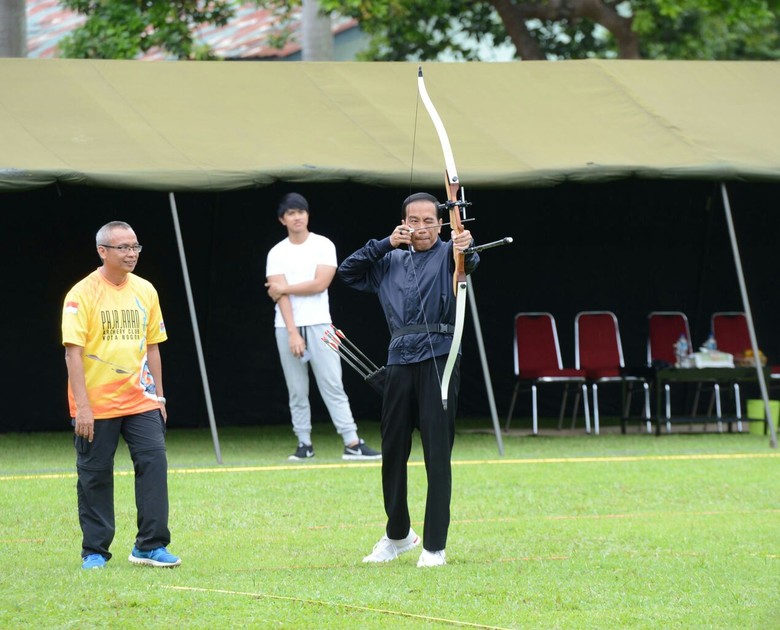 Jokowi Rajin Latihan Jelang Lomba Panahan Bogor Terbuka 2017 Jokowi Rajin Latihan Jelang Lomba Panahan Bogor Terbuka 2017