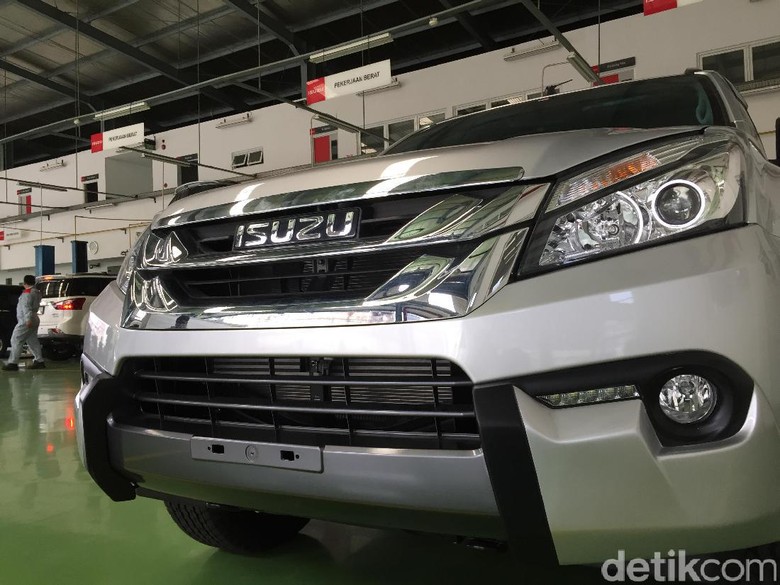 Kotak Hitam ala Mobil Isuzu Kotak Hitam ala Mobil Isuzu
