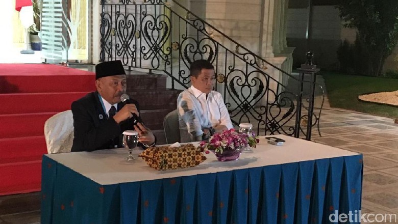 Temui WNI, Jonan Ditanya Soal Nuklir Hingga Tugas dari Jokowi Temui WNI, Jonan Ditanya Soal Nuklir Hingga Tugas dari Jokowi