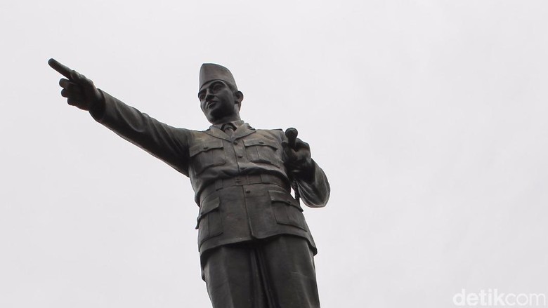 Inilah Tugu Soekarno di Palangkaraya (Edward Febriyatri Kusuma/detikTravel) Inilah Tugu Soekarno di Palangkaraya (Edward Febriyatri Kusuma/detikTravel)
