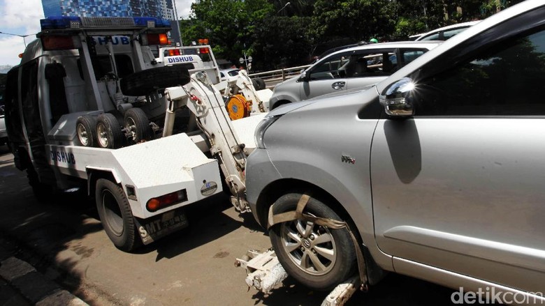 Punya Mobil Tak Punya Garasi dan Parkir di Jalan Ganggu Sekali Punya Mobil Tak Punya Garasi dan Parkir di Jalan Ganggu Sekali