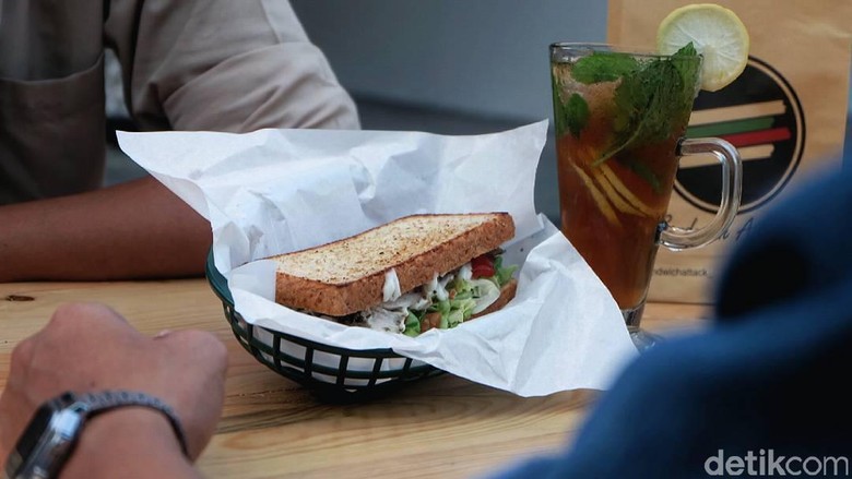 Ogah Kerja Kantoran, 4 Pria Ini Jualan Sandwich Beromzet Rp 50 Juta/Bulan Ogah Kerja Kantoran, 4 Pria Ini Jualan Sandwich Beromzet Rp 50 Juta/Bulan