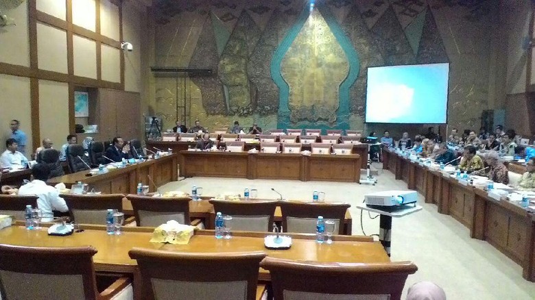DPR Ingin Dirut Baru Pertamina Orang Dalam yang Profesional DPR Ingin Dirut Baru Pertamina Orang Dalam yang Profesional