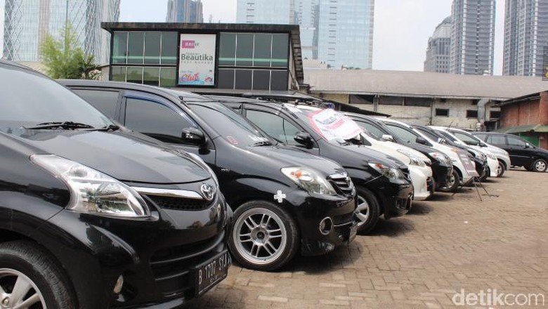 Jualan Mobil Turun, Avanza Masih Jadi Primadona Toyota Jualan Mobil Turun, Avanza Masih Jadi Primadona Toyota