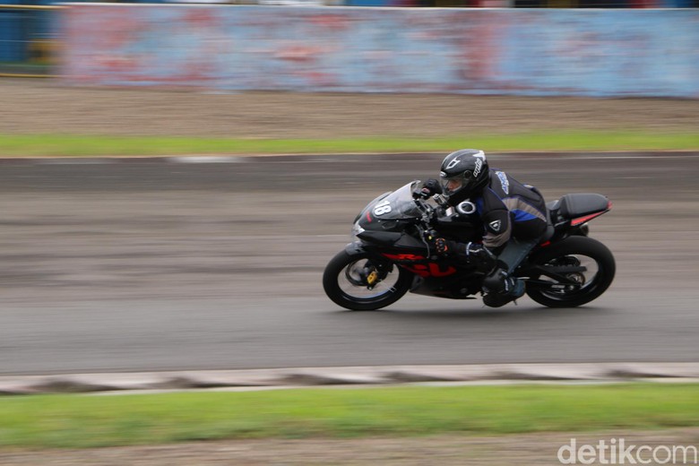 3 Teknik Pengereman Motor yang Sebaiknya Anda Tahu 3 Teknik Pengereman Motor yang Sebaiknya Anda Tahu