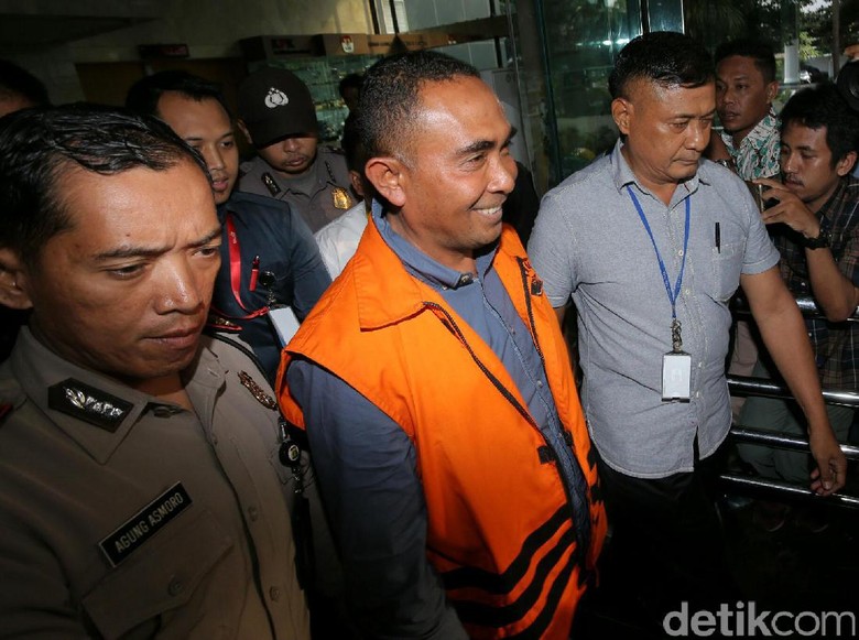 Ditahan KPK, Samsu Umar Menang Lawan Kotak Kosong di Pilbup Buton Ditahan KPK, Samsu Umar Menang Lawan Kotak Kosong di Pilbup Buton