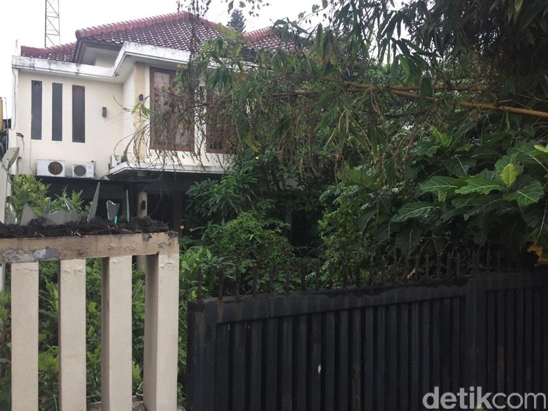 Tak Terurus, Rumah Sengketa Venna Melinda dan Suami Kini Menyeramkan Tak Terurus, Rumah Sengketa Venna Melinda dan Suami Kini Menyeramkan