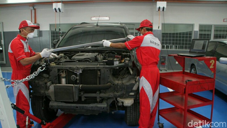Ini Alat untuk Perbaiki Sasis Mobil yang Miring Gara-gara Tabrakan Ini Alat untuk Perbaiki Sasis Mobil yang Miring Gara-gara Tabrakan