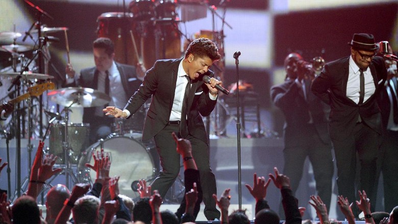 Bruno Mars Sumbangkan Rp 13 Miliar Hasil Tur untuk Korban Krisis Air Bruno Mars Sumbangkan Rp 13 Miliar Hasil Tur untuk Korban Krisis Air