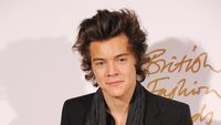 Harry Styles Dikabarkan Pacari Model Cantik Ini