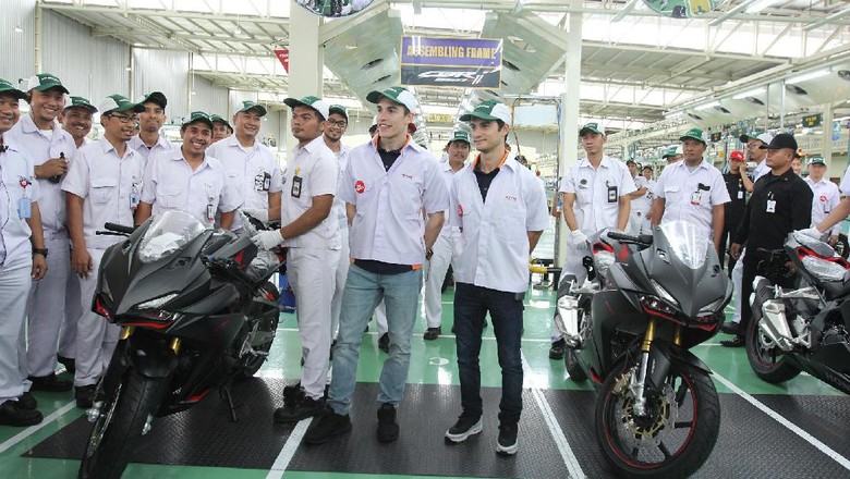 Marc Marquez dan Dani Pedrosa Kagum Lihat Pabrik Honda di RI Marc Marquez dan Dani Pedrosa Kagum Lihat Pabrik Honda di RI