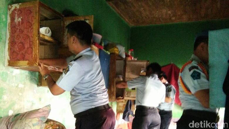 Razia Narkoba di Lapas Banyuwangi, dari HP hingga Cutter Disita Razia Narkoba di Lapas Banyuwangi, dari HP hingga Cutter Disita