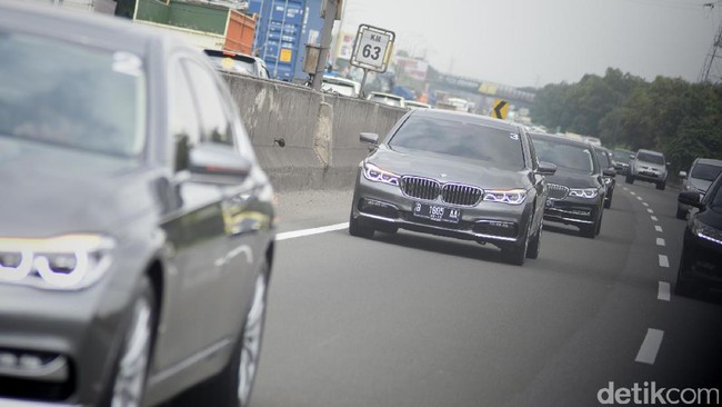 Sensasi Nyetir BMW Seri 7 Rakitan Lokal Sensasi Nyetir BMW Seri 7 Rakitan Lokal