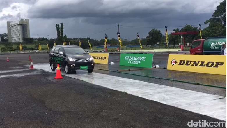 Mengetes Performa Ban Dunlop Anyar Mengetes Performa Ban Dunlop Anyar