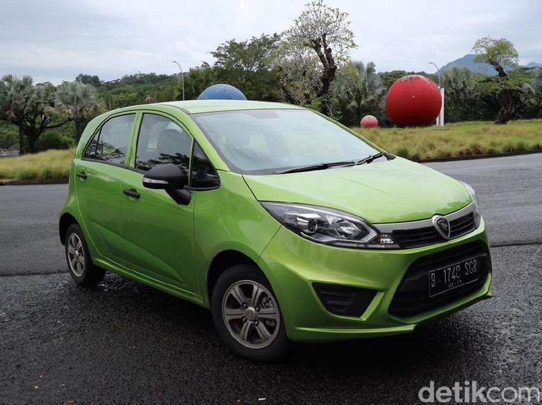 Proton Yakin Mobilnya Masih Diminati di Indonesia Proton Yakin Mobilnya Masih Diminati di Indonesia
