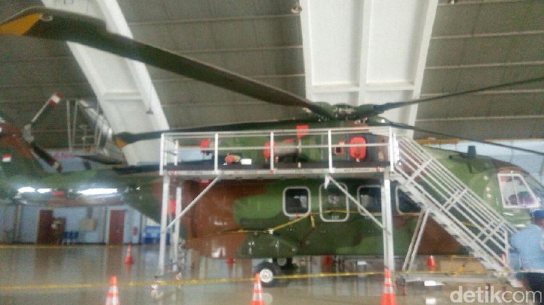 Dililit Garis Polisi, Begini Penampakan Heli AW-101 di Lanud Halim Dililit Garis Polisi, Begini Penampakan Heli AW-101 di Lanud Halim