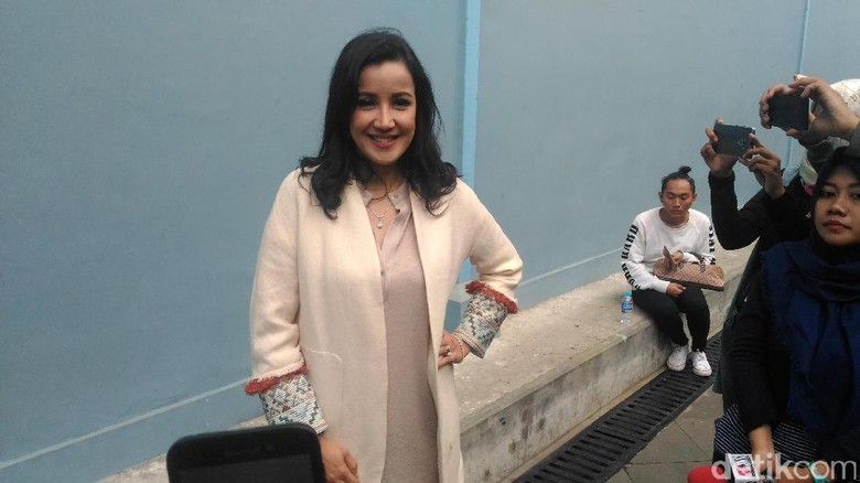 Setelah Cerai, Andi Soraya Bayar Utang Rudi Sutopo hingga Rp 1,3 M Setelah Cerai, Andi Soraya Bayar Utang Rudi Sutopo hingga Rp 1,3 M