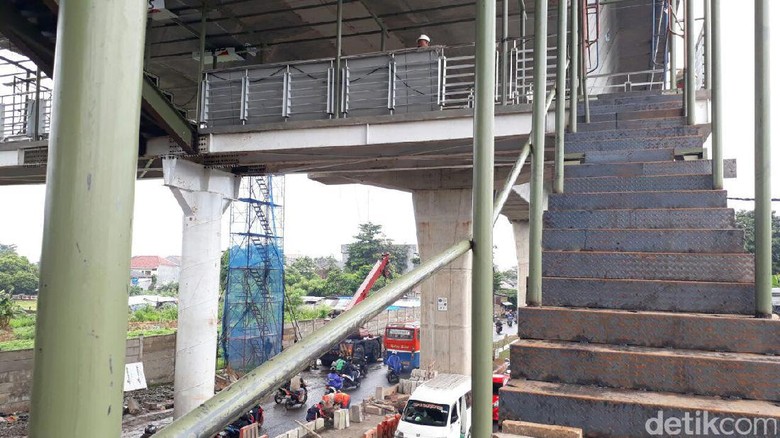 Jalur Layang Busway Ciledug-Tendean Ditargetkan Beroperasi Juni 2017 Jalur Layang Busway Ciledug-Tendean Ditargetkan Beroperasi Juni 2017