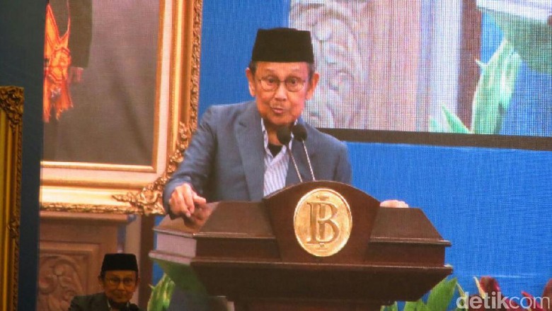 Kisah Hidup Habibie, Lulus S3 di Umur 28 Hingga Bikin N250 Kisah Hidup Habibie, Lulus S3 di Umur 28 Hingga Bikin N250
