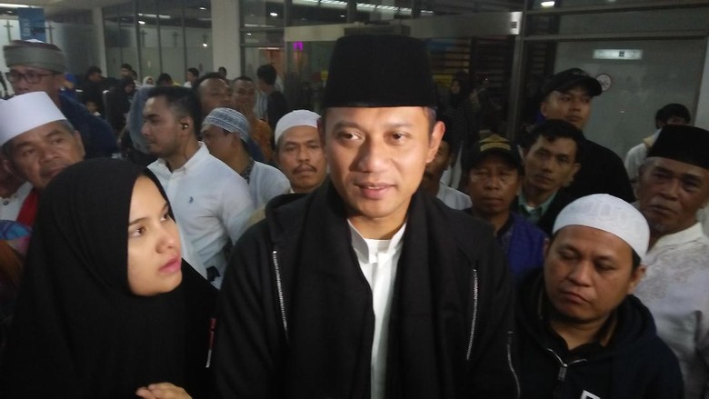 Soal 'Kelas Bisnis' Umrah Agus, Timses: Ibadah Kok 