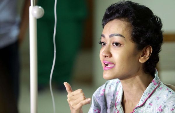 Jupe Berbagi Hasil Donasi dari Selebriti untuk Pasien Lain Jupe Berbagi Hasil Donasi dari Selebriti untuk Pasien Lain