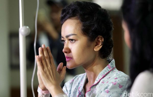 Jupe Berbagi Hasil Donasi dari Selebriti untuk Pasien Lain Jupe Berbagi Hasil Donasi dari Selebriti untuk Pasien Lain