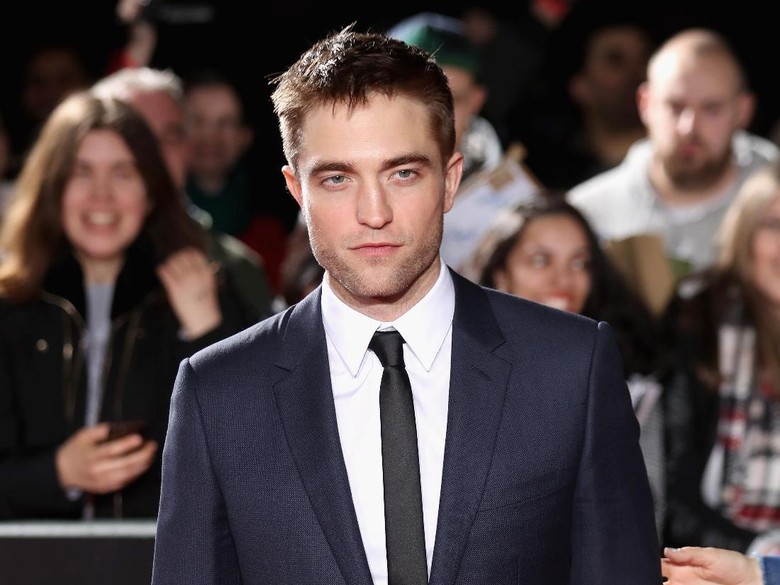 Gara-gara Jual Majalah Porno, Robert Pattinson Dikeluarkan dari Sekolah