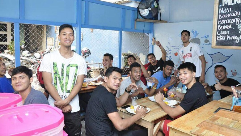 Serba Ikan di Kedai Milik Januar Kuntara Serba Ikan di Kedai Milik Januar Kuntara