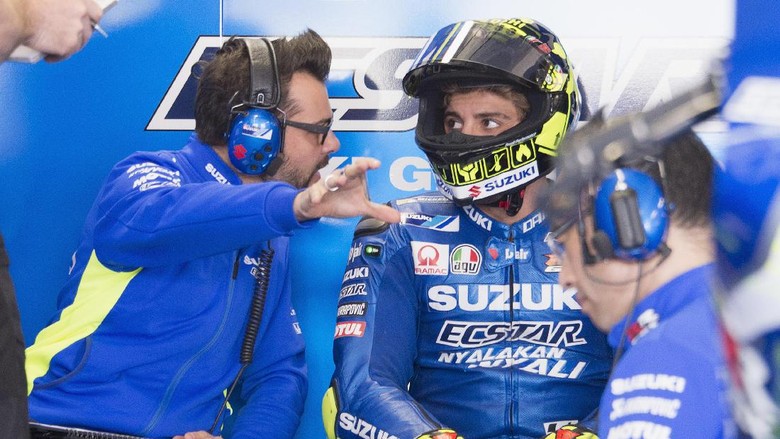 Busana Kelewat Seksi Bikin Pacar Iannone Dilarang ke Garasi Tim? Busana Kelewat Seksi Bikin Pacar Iannone Dilarang ke Garasi Tim?