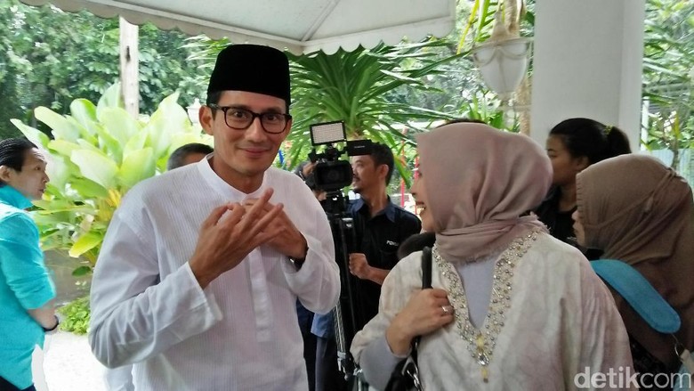 Sandiaga Janji Akan Tambah Fasilitas dan Gaji Pasukan Oranye