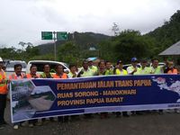 Menjajal Jalan Trans Papua