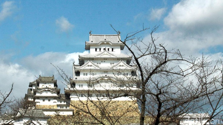 Kastil Himeji yang jadi lokasi syuting film James Bond (Andi Saputra/detikTravel) Kastil Himeji yang jadi lokasi syuting film James Bond (Andi Saputra/detikTravel)