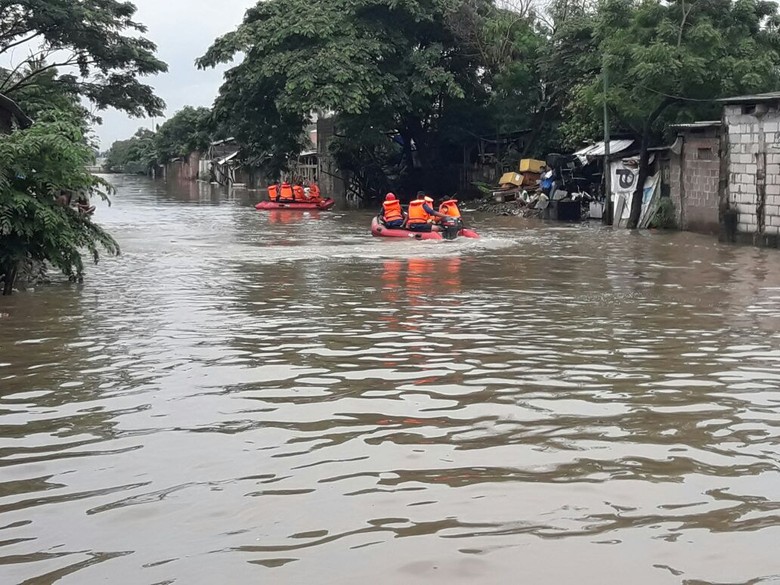 Seorang Petugas PPSU Terseret Arus di Kelapa Gading Saat Tugas