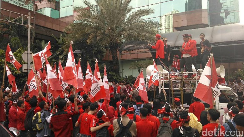 GMNI Gelar Demo di Kantor Freeport dan Gedung ESDM GMNI Gelar Demo di Kantor Freeport dan Gedung ESDM
