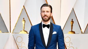 Chris Evans Curhat Sulitnya Jaga Badan di Usia 30-an