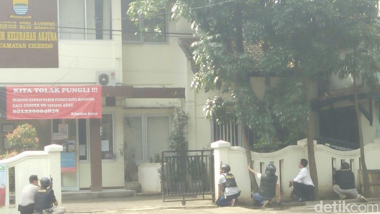 Polisi Berupaya Tangkap Hidup-hidup Pelaku Bom Panci di Bandung
