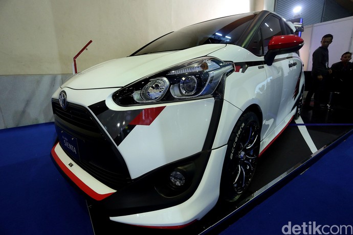 Toyota Sienta Sporty