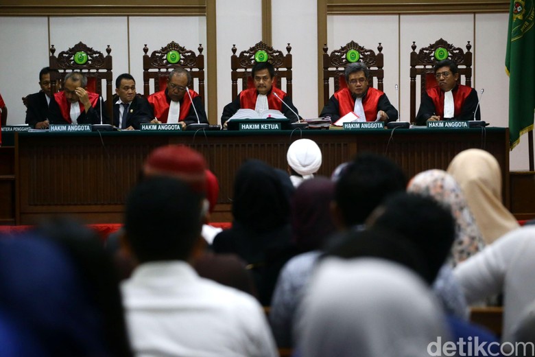 Habib Rizieq Minta Majelis Hakim Segera Menahan Ahok