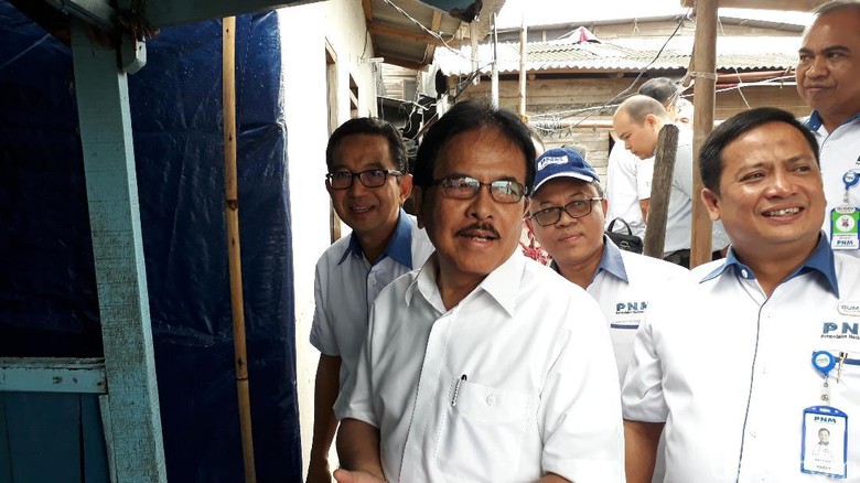 Blusukan ke Kampung Nelayan, Menteri ATR Cek Sertifikat Tanah Blusukan ke Kampung Nelayan, Menteri ATR Cek Sertifikat Tanah