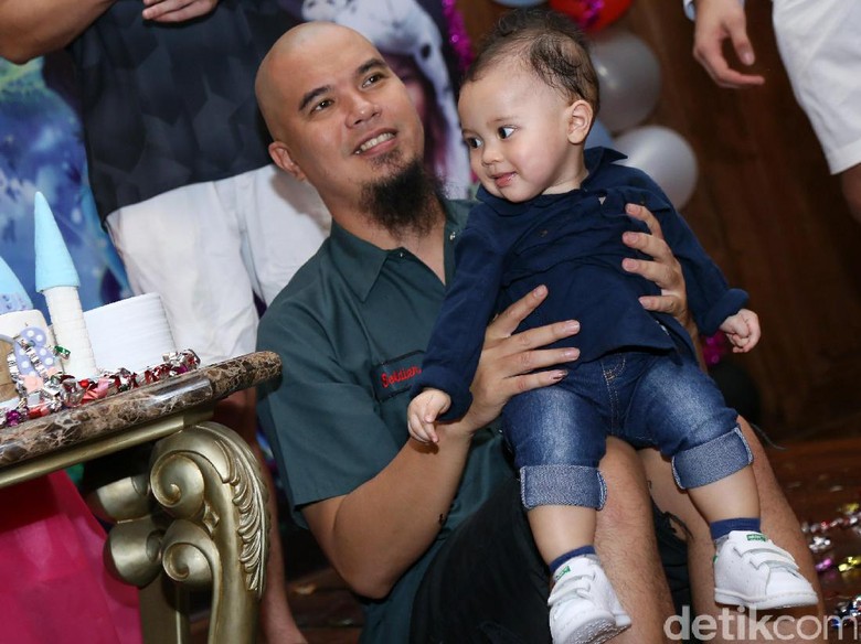Dhani Masih Bungkam Terkait Tudingan Utang Rp 100 Juta Dhani Masih Bungkam Terkait Tudingan Utang Rp 100 Juta