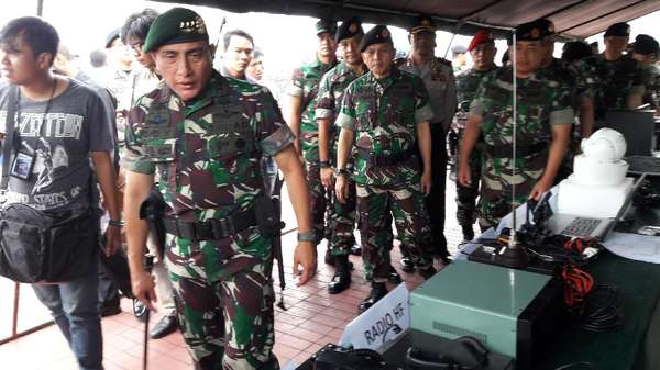 Penasaran Isu Pangkostrad Mundur? Tonton Blak-blakan Jam 13.00 WIB Penasaran Isu Pangkostrad Mundur? Tonton Blak-blakan Jam 13.00 WIB
