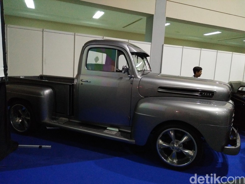 Modifikasi Pikap Ford Bermesin V8 Ini Telan Biaya Rp 1,8 Miliar Modifikasi Pikap Ford Bermesin V8 Ini Telan Biaya Rp 1,8 Miliar