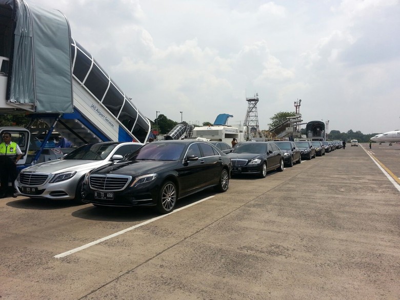 Jemput Raja Salman, Deretan Mobil Mewah Berderet di Apron 