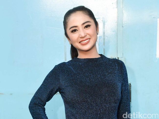 Dewi Persik Takut karena Orang Arab Gede-gede, Apanya?