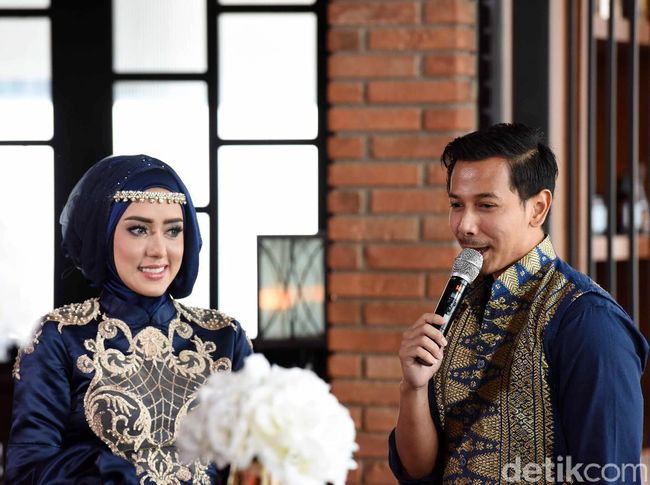 Sweet! Kata-kata Romantis Sonny Setiawan Bikin Fairuz 